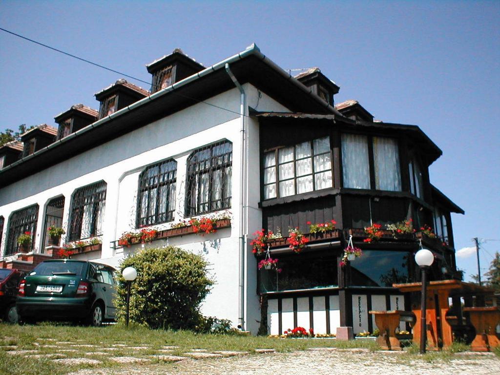 Krisztina Panzio Hotel Balatonalmadi Exterior photo