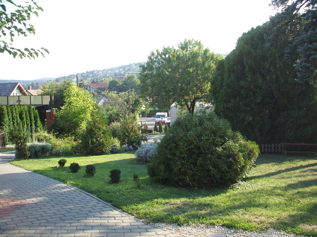 Krisztina Panzio Hotel Balatonalmadi Exterior photo